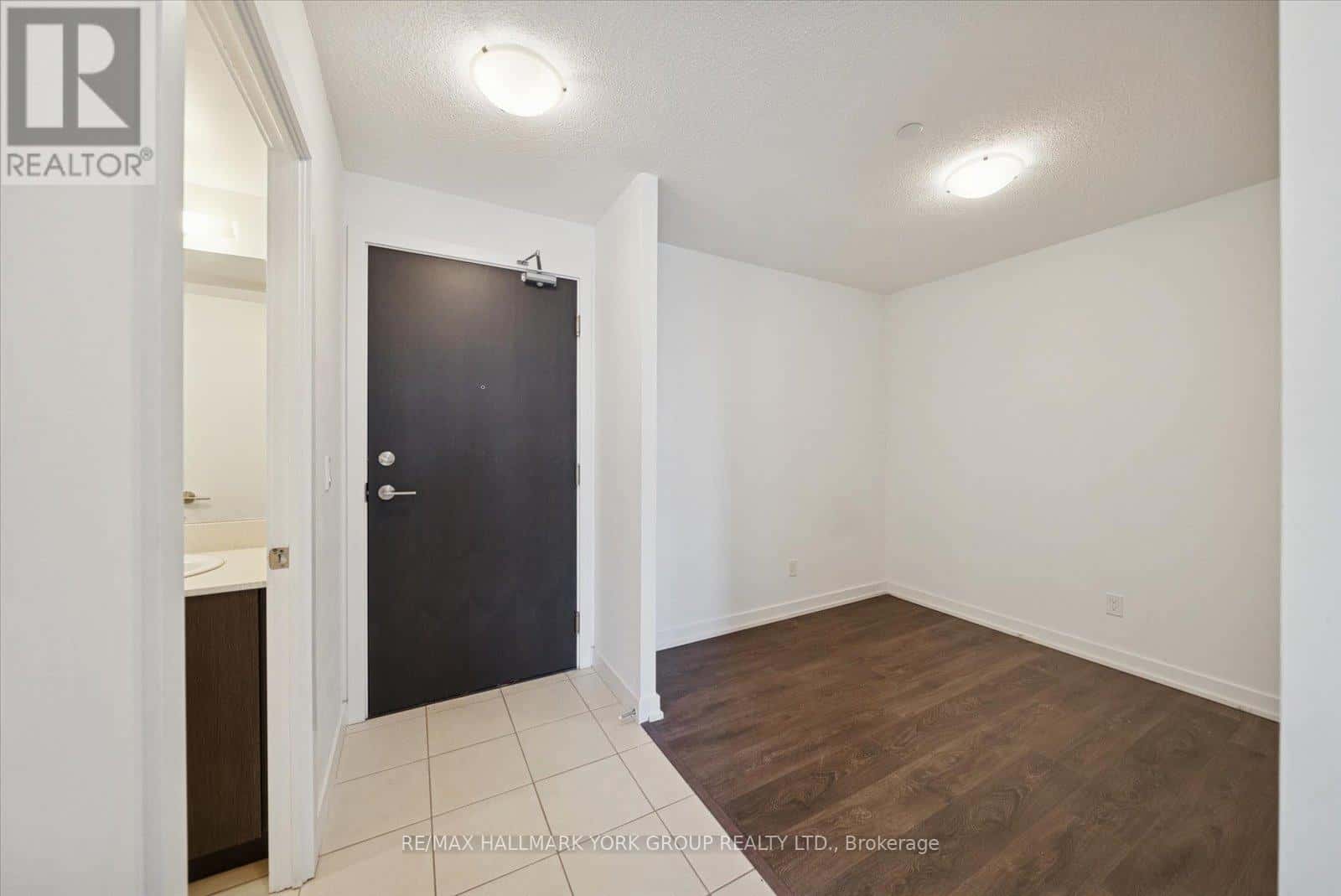 805 - 8 TRENT AVENUE — Toronto (East End-Danforth), Ontario - Photo 2 of 30