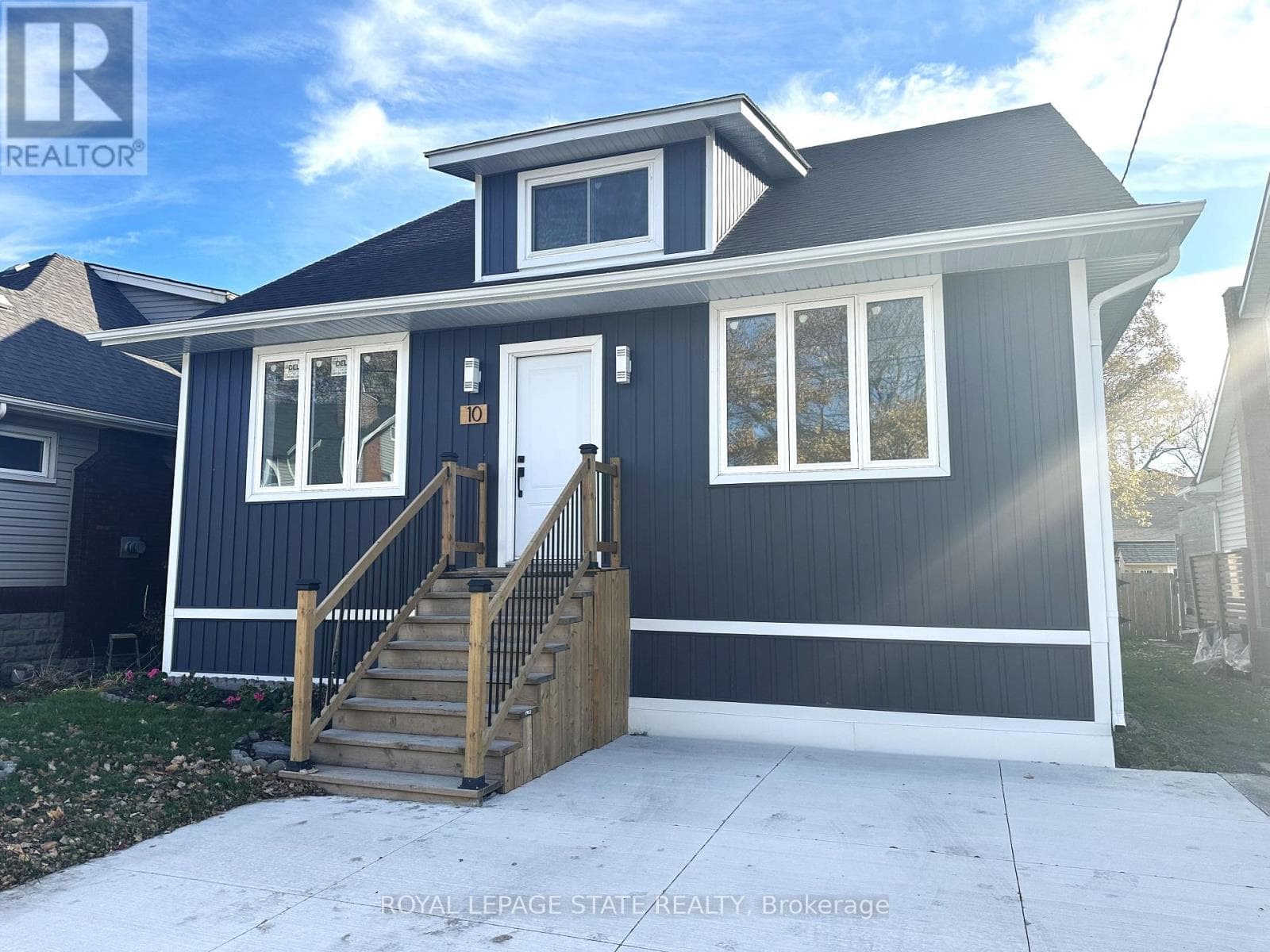 1 - 10 COMET AVENUE — Hamilton (Hamilton Beach), Ontario - Main photo