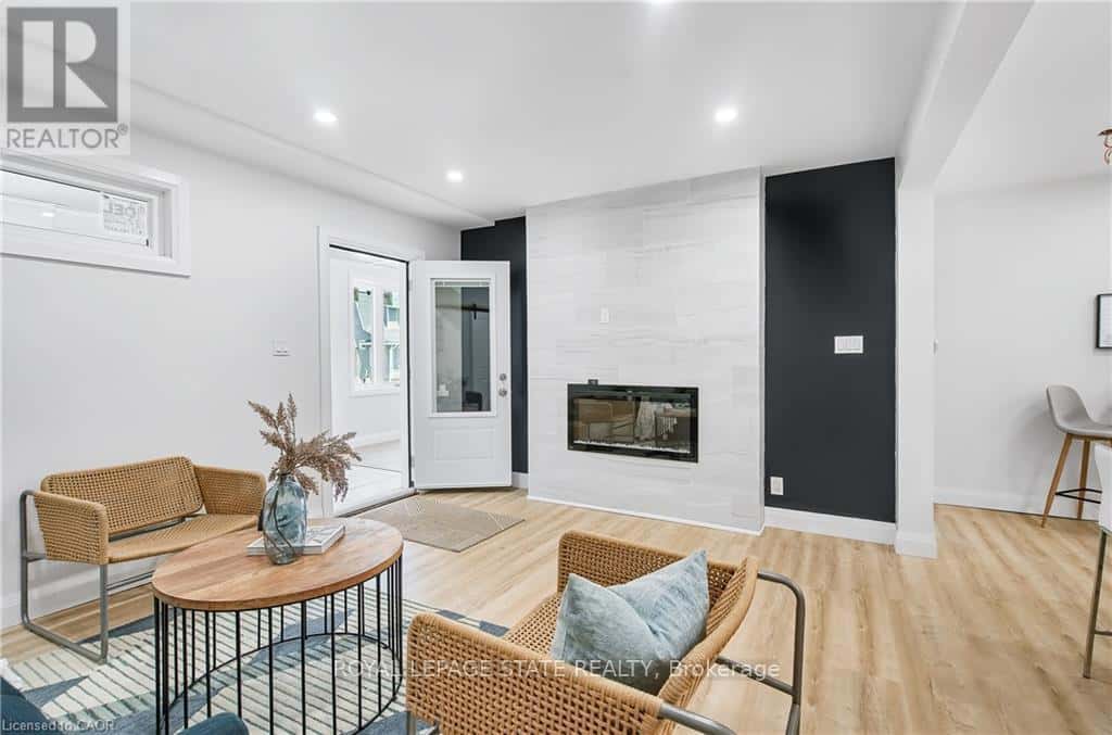 1 - 10 COMET AVENUE — Hamilton (Hamilton Beach), Ontario - Photo 4 of 21