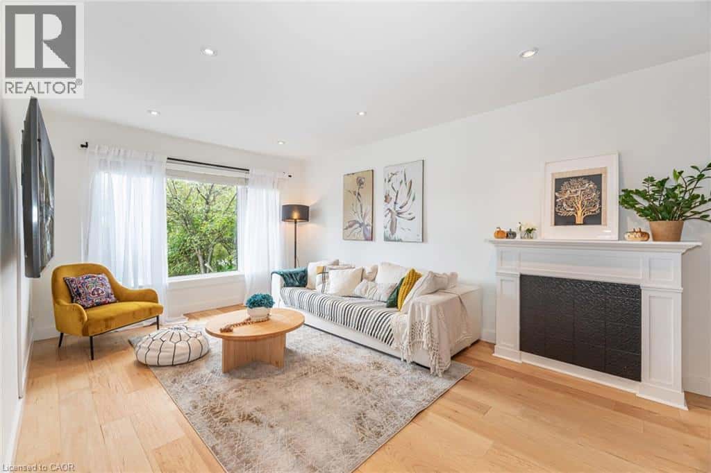 2431 PADSTOW Crescent