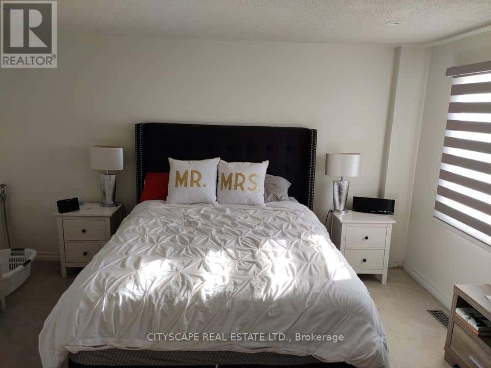 11 TRAMMELL LANE — Brampton (Fletcher's West), Ontario - Photo 4 of 24