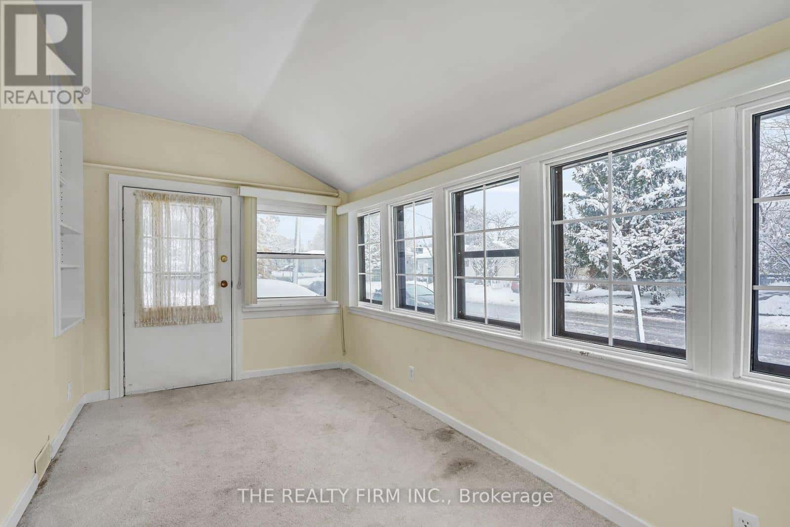 64 MACKAY AVENUE — London South (South E), Ontario - Photo 5 of 43