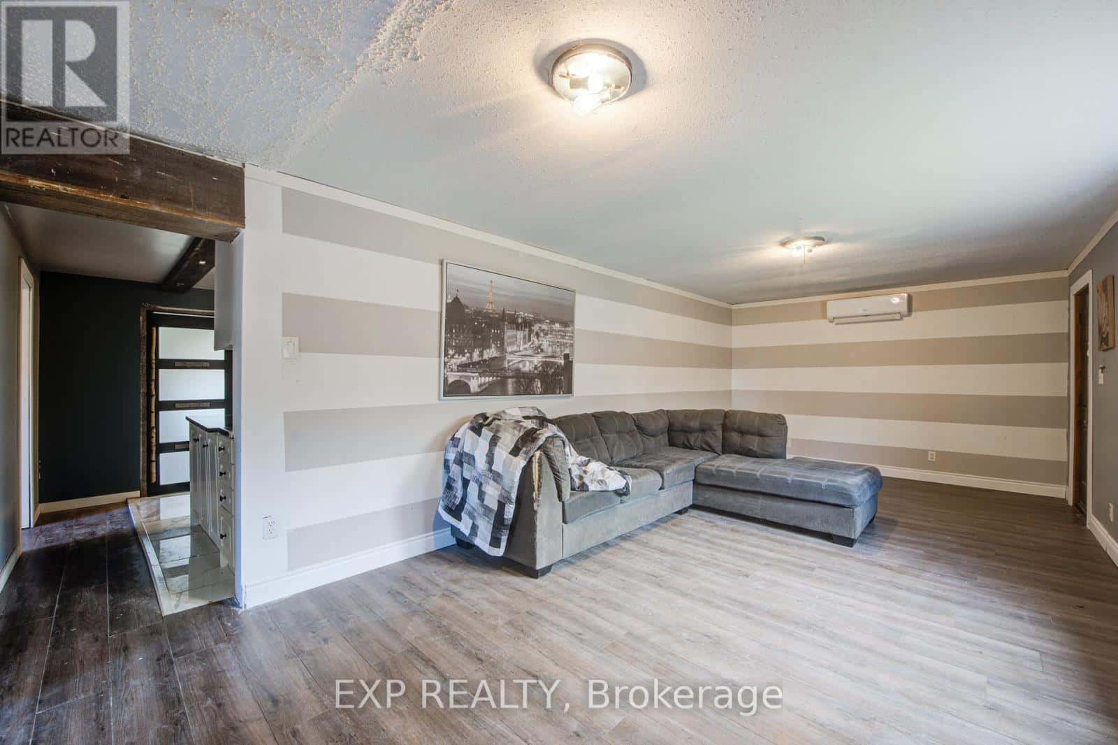 90 TANK STREET — Petrolia, Ontario - Photo 5 of 50