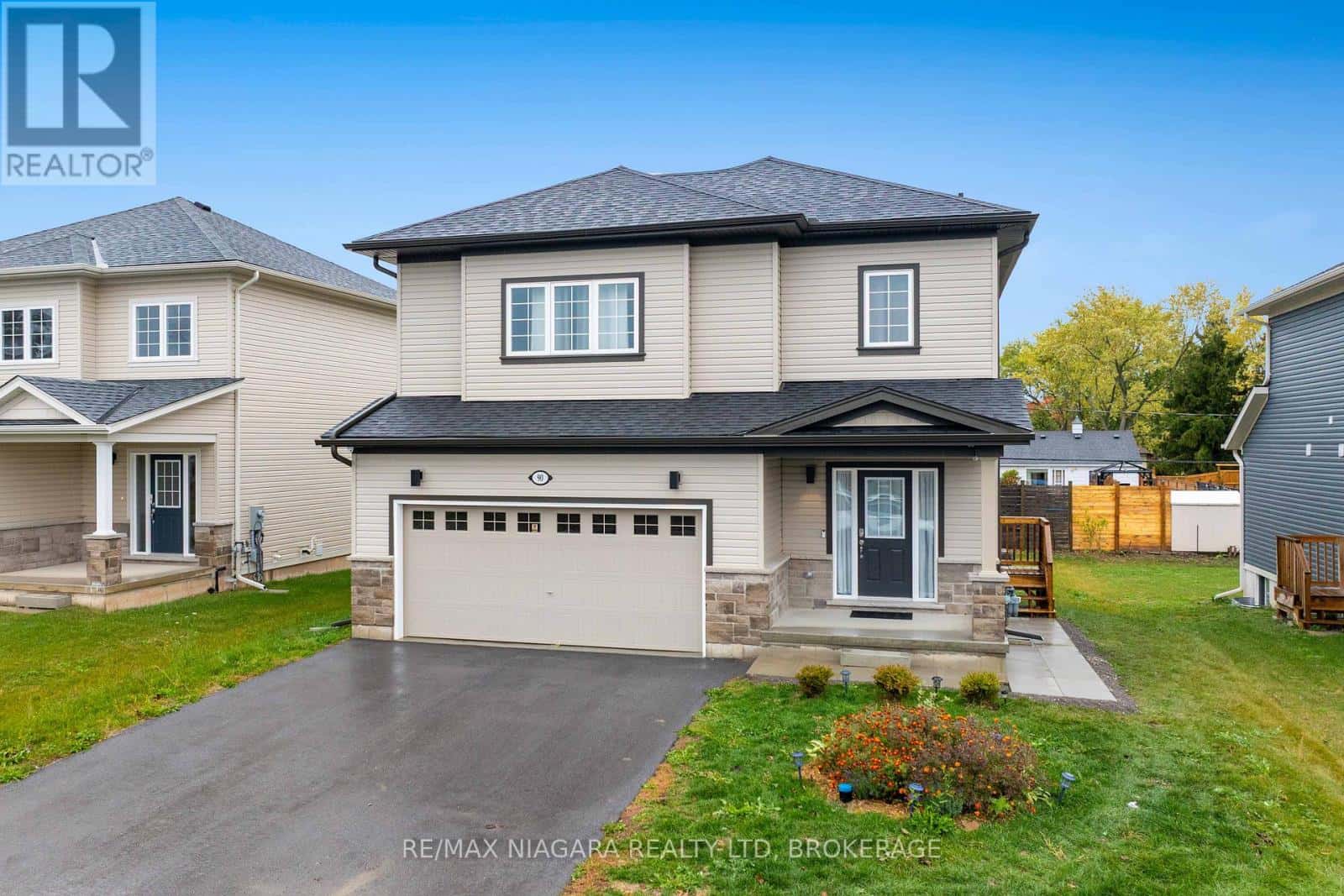 90 HILLCREST ROAD — Port Colborne (Main Street), Ontario - Photo 2 of 29