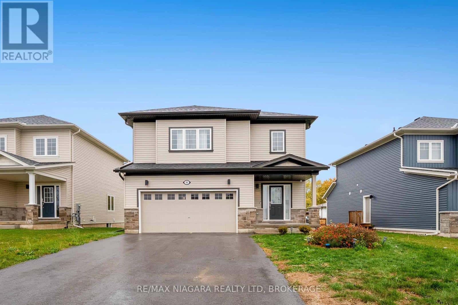 90 HILLCREST ROAD — Port Colborne (Main Street), Ontario - Photo 3 of 29