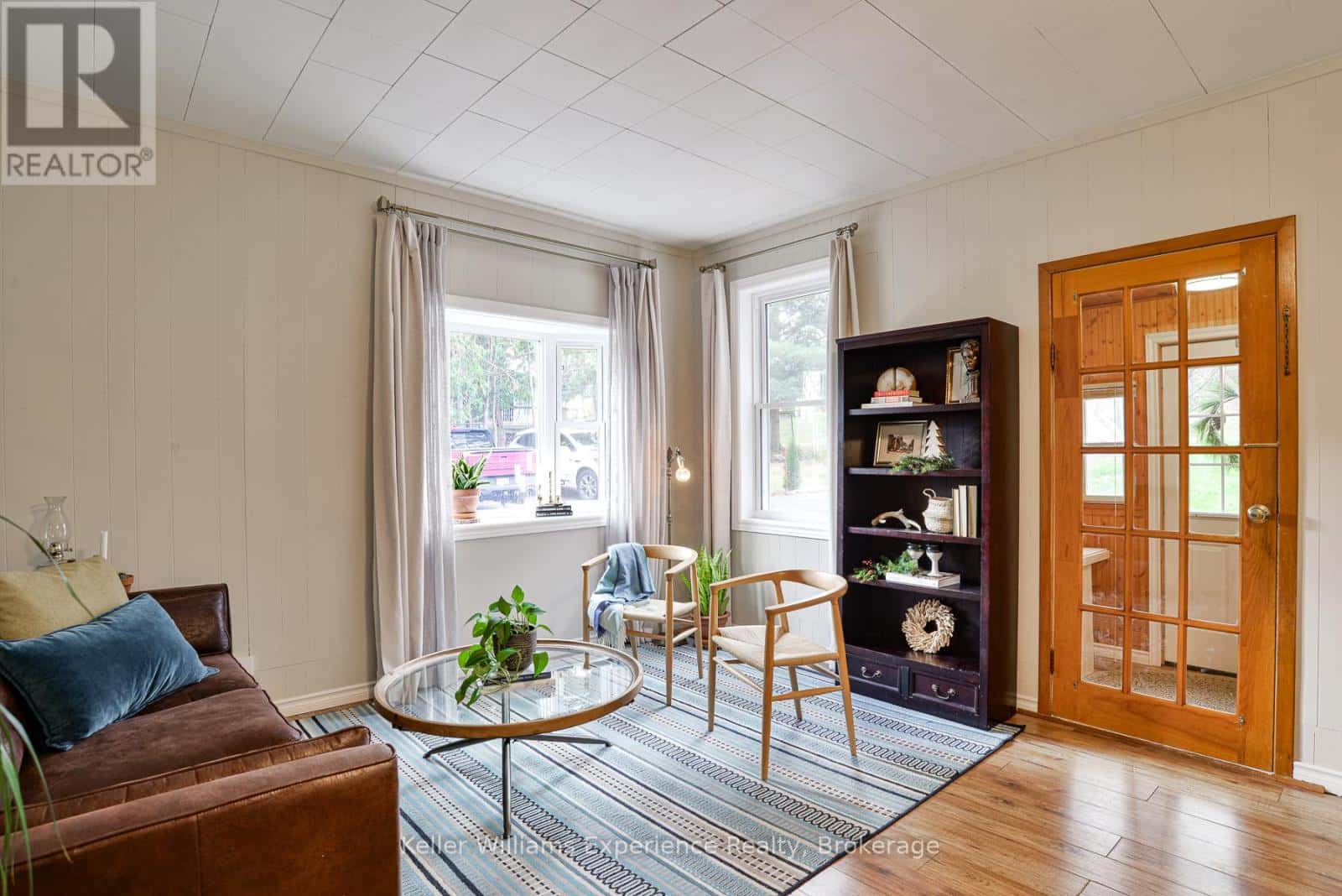 14 EDWARD STREET — Bracebridge (Macaulay), Ontario - Photo 2 of 43