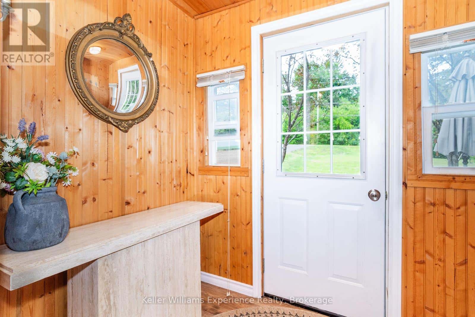 14 EDWARD STREET — Bracebridge (Macaulay), Ontario - Photo 4 of 43