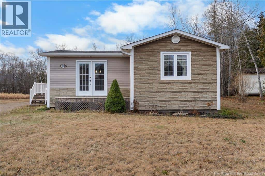 258 Principale — Pointe-Verte, New Brunswick - Photo 2 of 31