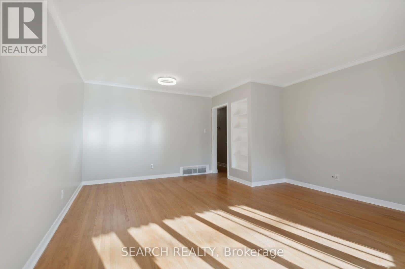 MAIN - 29 JEANETTE STREET — Toronto (Cliffcrest), Ontario - Photo 5 of 24