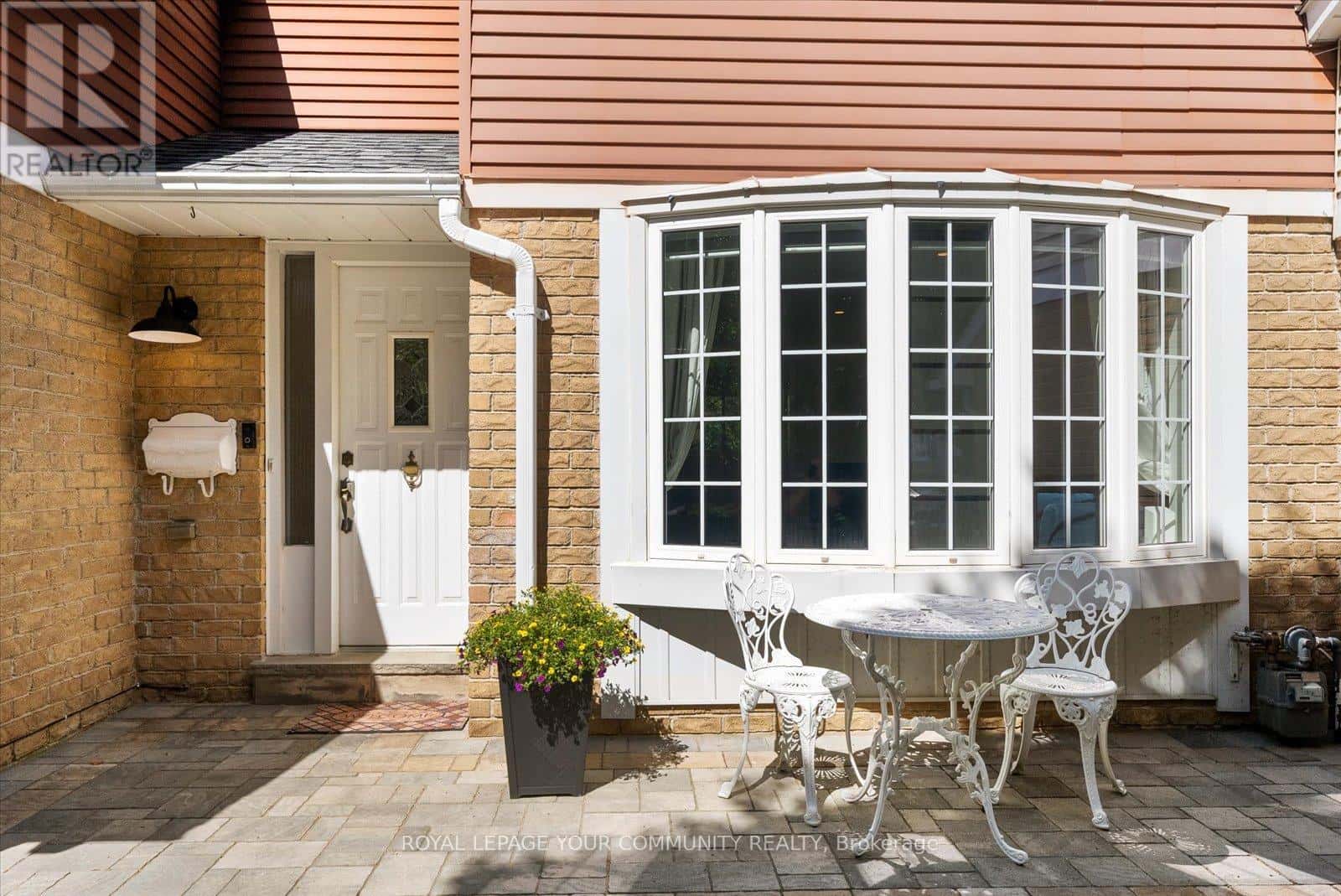 20 SANDUSKY CRESCENT — Aurora (Aurora Highlands), Ontario - Photo 2 of 25