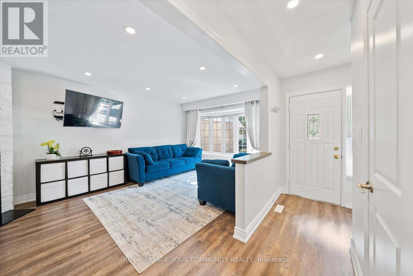 20 SANDUSKY CRESCENT — Aurora (Aurora Highlands), Ontario - Photo 3 of 25