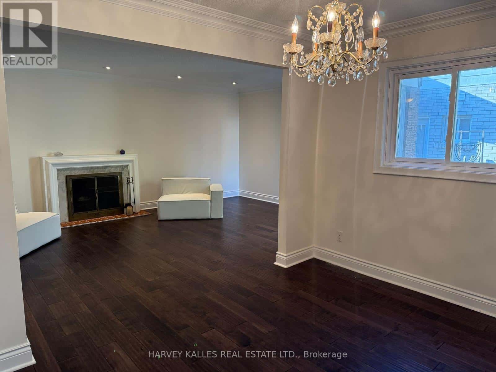 62 DERSINGHAM CRESCENT — Markham (German Mills), Ontario - Photo 4 of 15