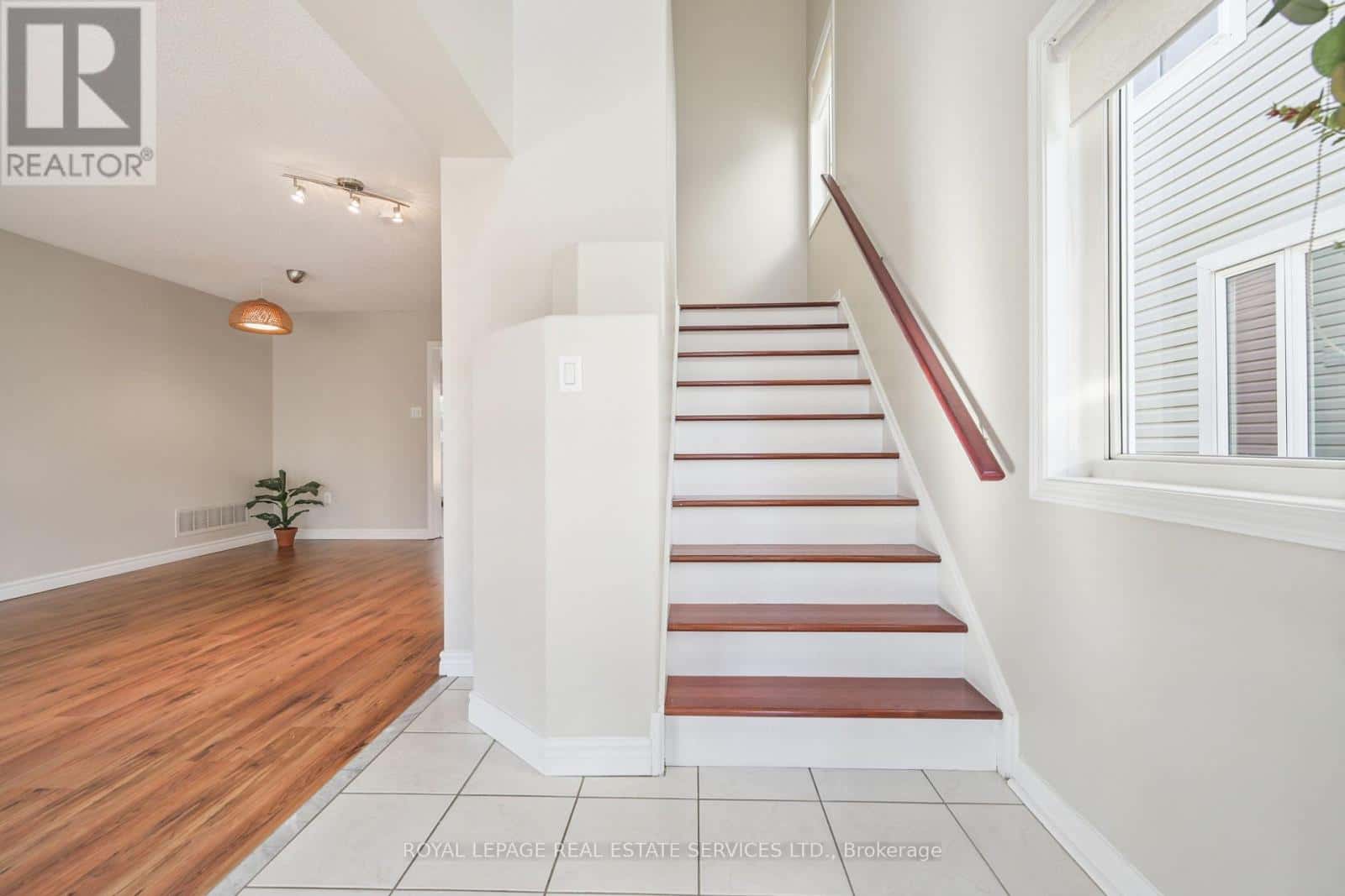 5025 MARJAN LANE — Burlington (Orchard), Ontario - Photo 4 of 35