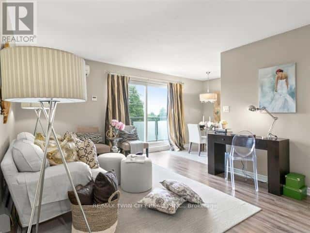 503 - 200 CHARLTON AVENUE E — Hamilton (Corktown), Ontario - Photo 2 of 5