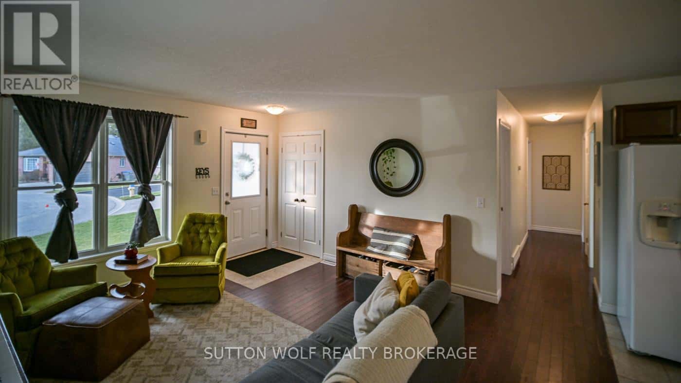 29 PITTAO PLACE — Strathroy-Caradoc (NE), Ontario - Photo 3 of 44