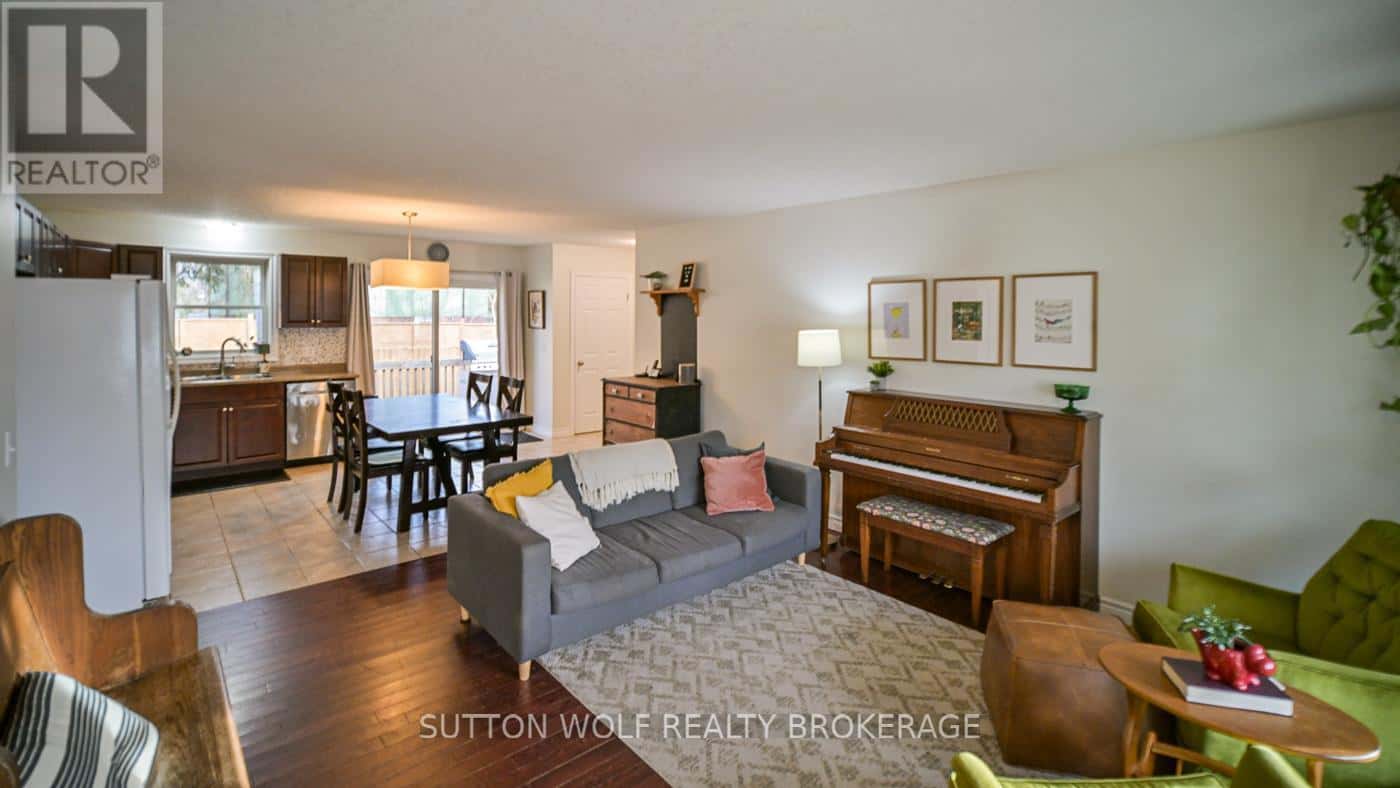 29 PITTAO PLACE — Strathroy-Caradoc (NE), Ontario - Photo 4 of 44