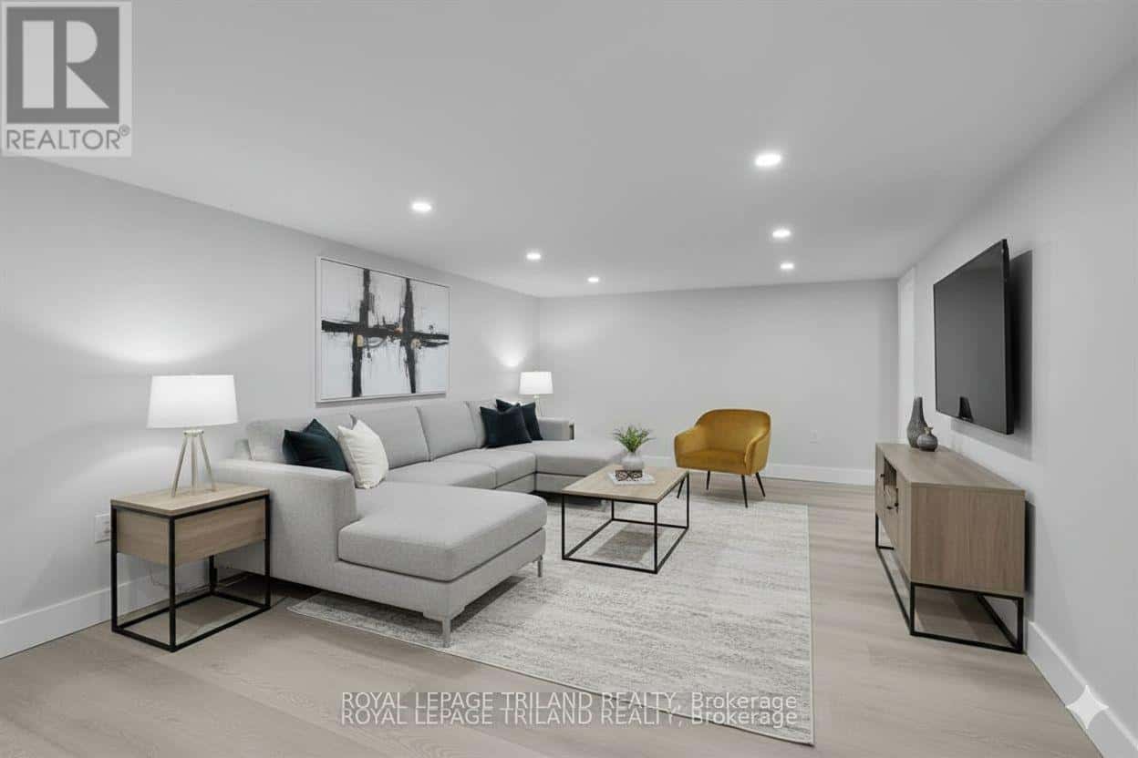 LOWER - 94 STANLEY STREET — London South (South F), Ontario - Photo 2 of 11