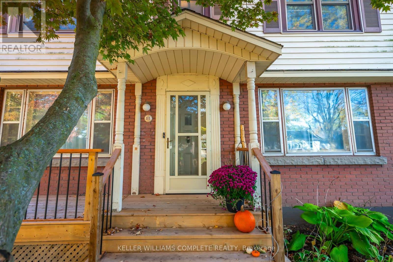 111 PRICE AVENUE — Welland (Prince Charles), Ontario - Photo 3 of 39