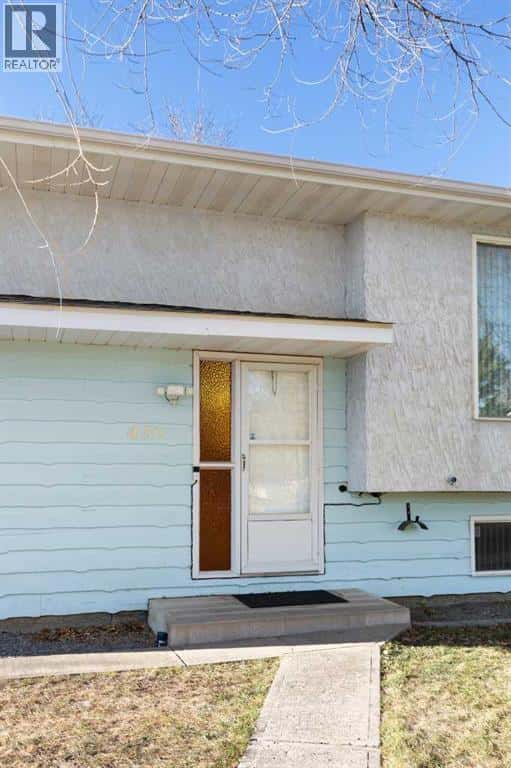 430 Main Street S — Redcliff, Alberta - Photo 3 of 40