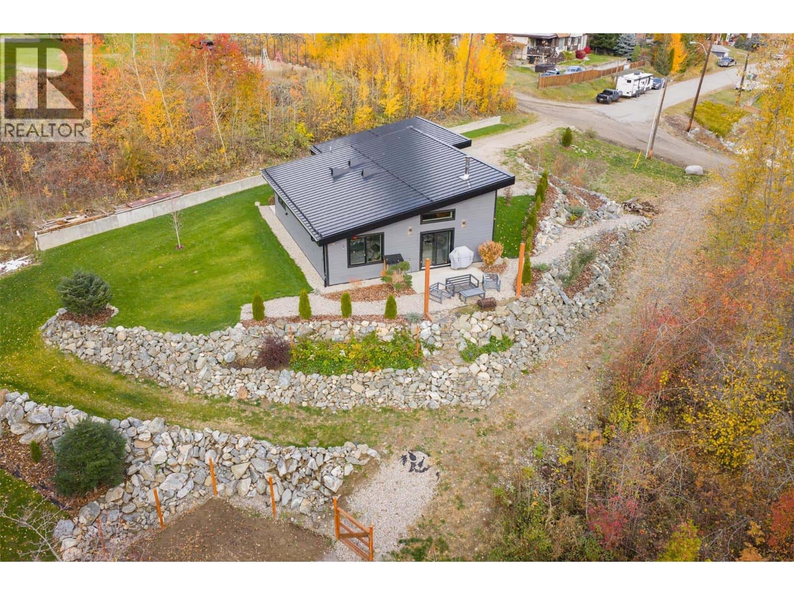 19 McKay Lane — Fruitvale, British Columbia - Photo 5 of 68