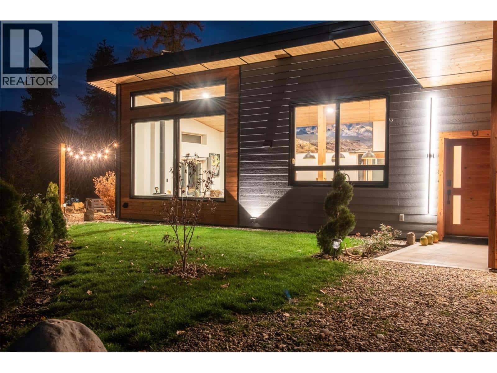 19 McKay Lane — Fruitvale, British Columbia - Photo 4 of 68