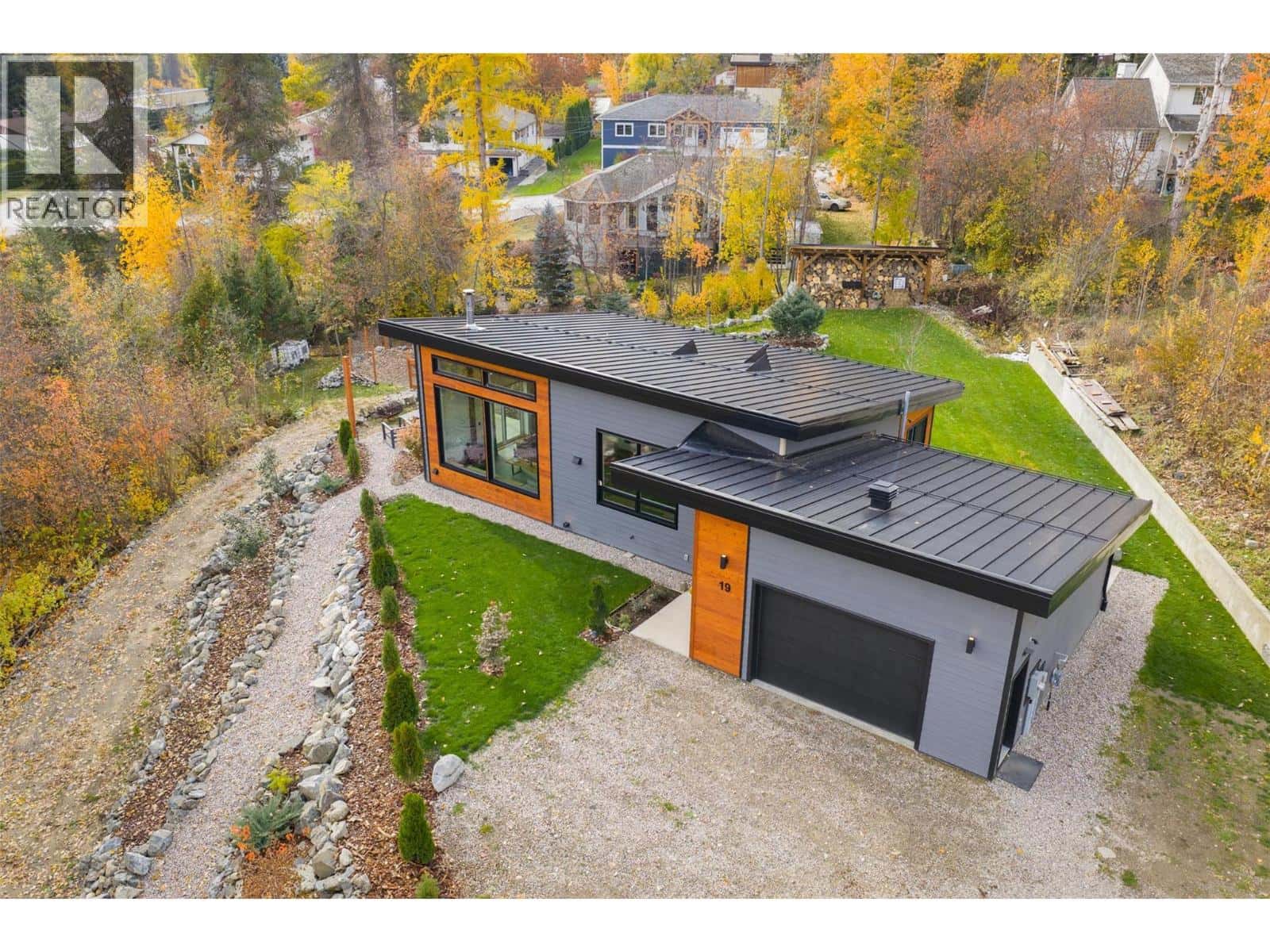 19 McKay Lane — Fruitvale, British Columbia - Photo 3 of 68