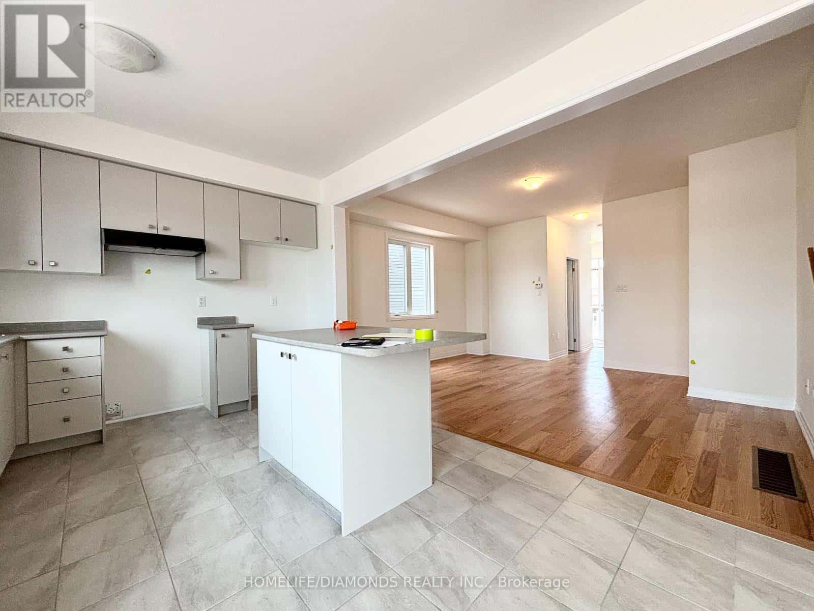 132 PORT CRESCENT — Welland (Dain City), Ontario - Photo 3 of 12