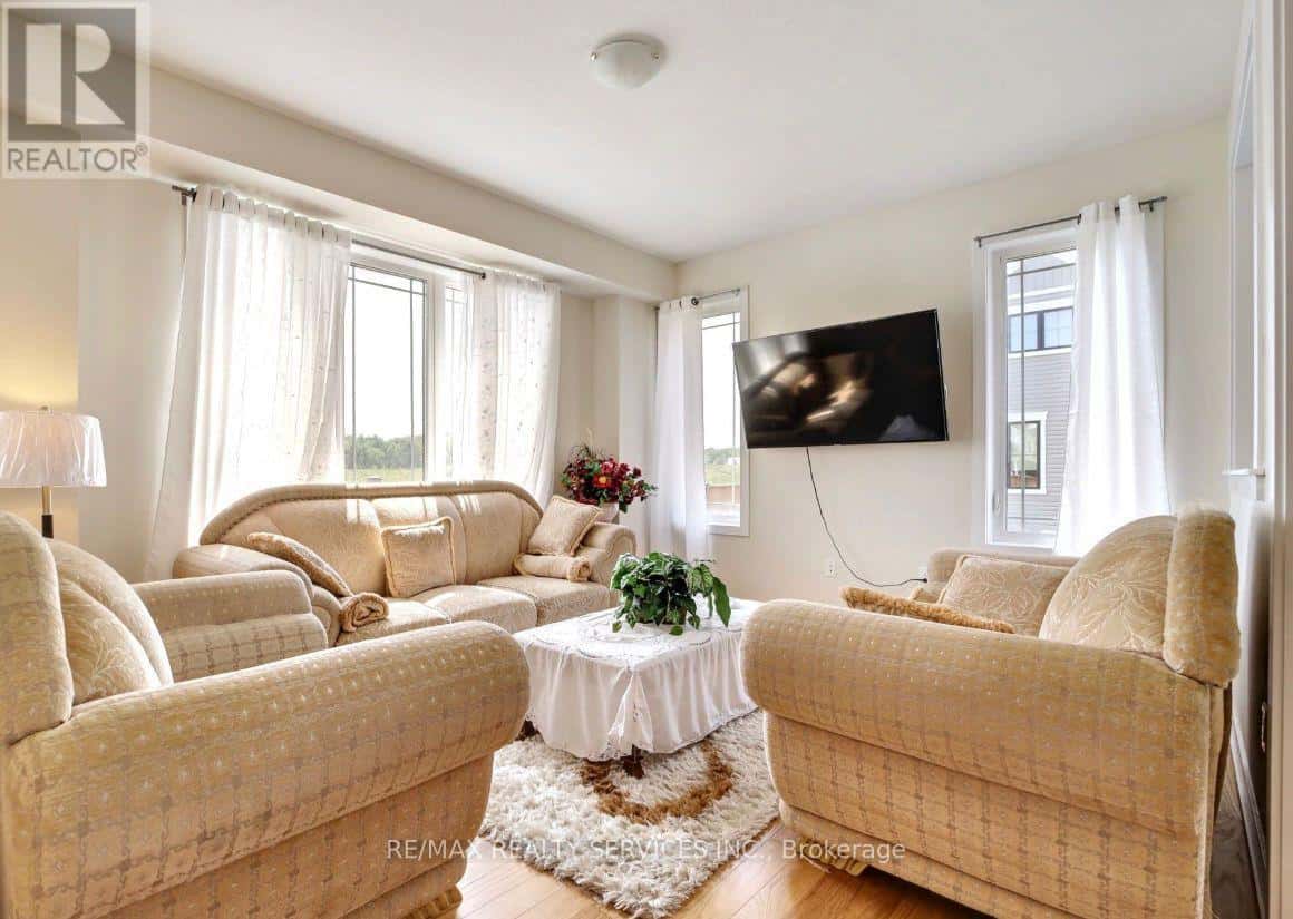 237 EASTBRIDGE AVENUE — Welland (Dain City), Ontario - Photo 4 of 11