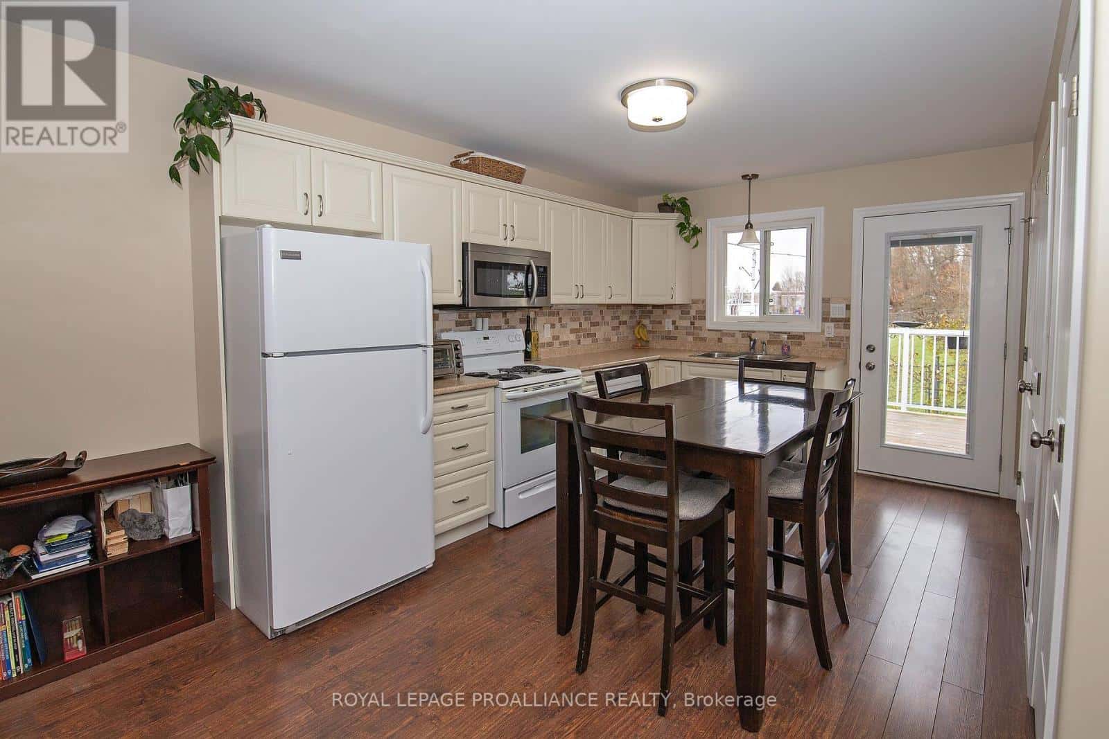 8 - 494 METCALF STREET — Tweed (Tweed (Village)), Ontario - Photo 3 of 17