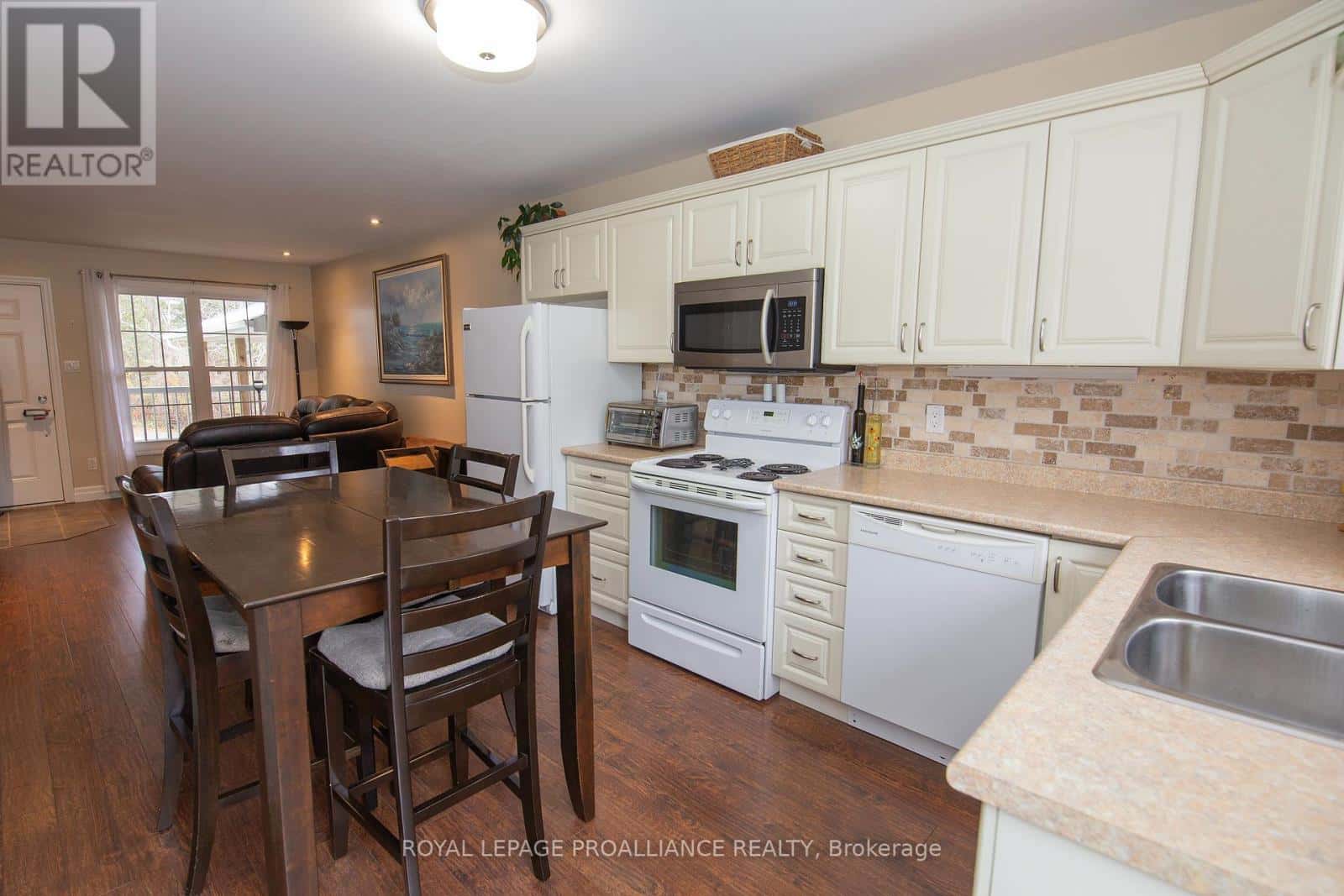 8 - 494 METCALF STREET — Tweed (Tweed (Village)), Ontario - Photo 4 of 17