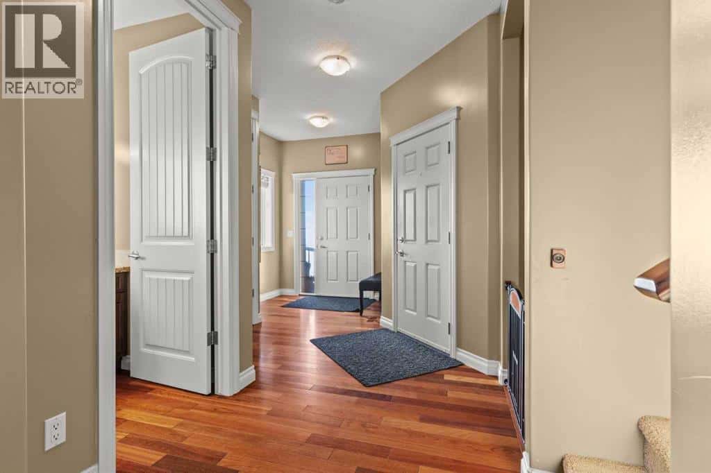 201 Regent Road SW — Diamond Valley, Alberta - Photo 4 of 34