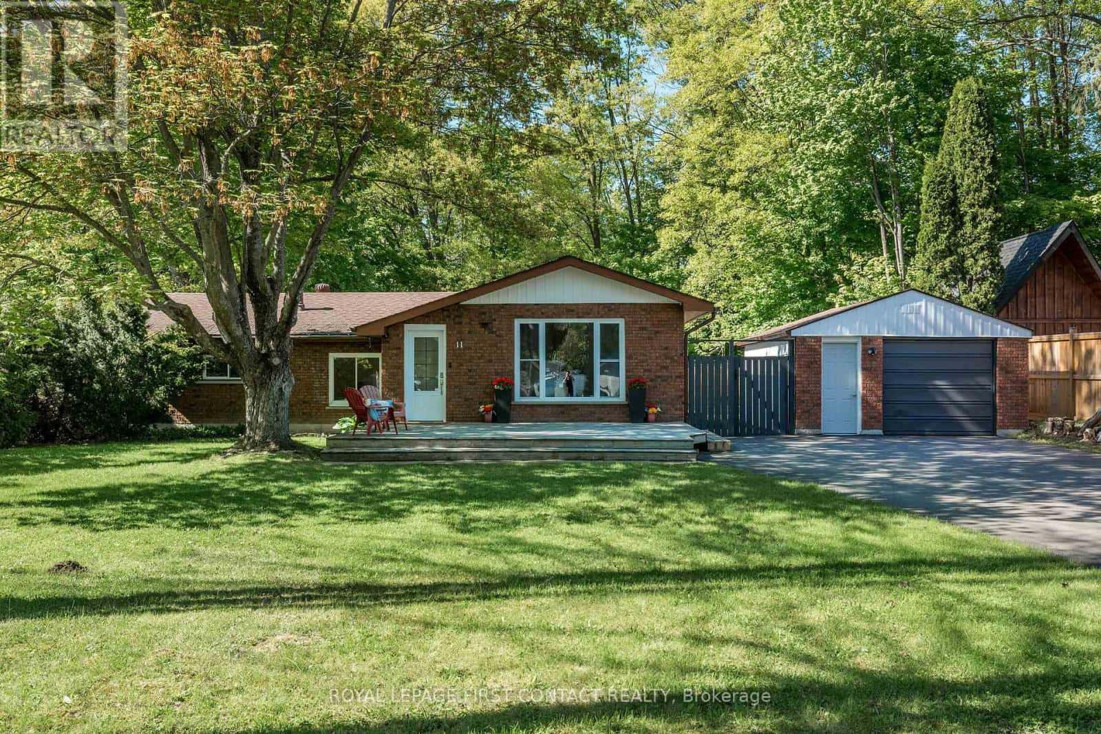 11 BROAD STREET — Penetanguishene, Ontario - Photo 2 of 45