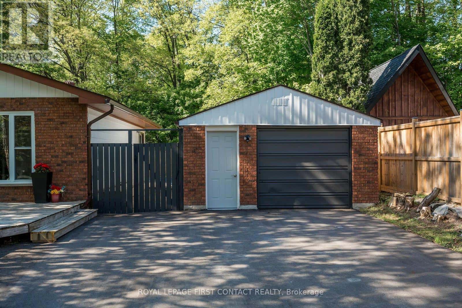 11 BROAD STREET — Penetanguishene, Ontario - Photo 4 of 45