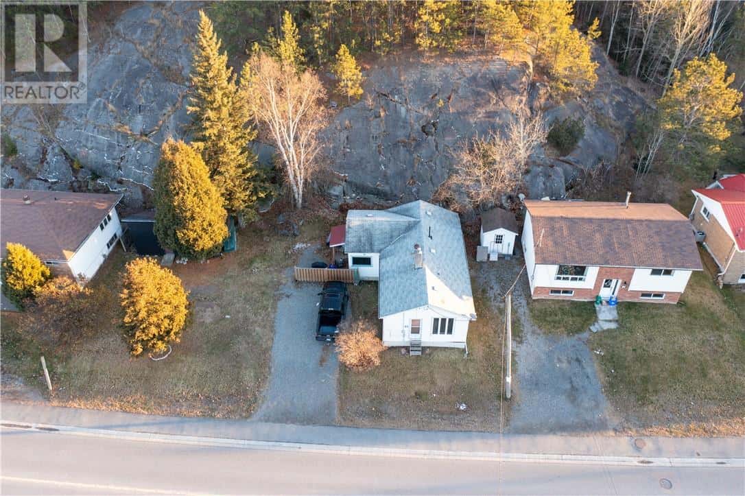 83 Hill Street — Wahnapitae, Ontario - Photo 2 of 29