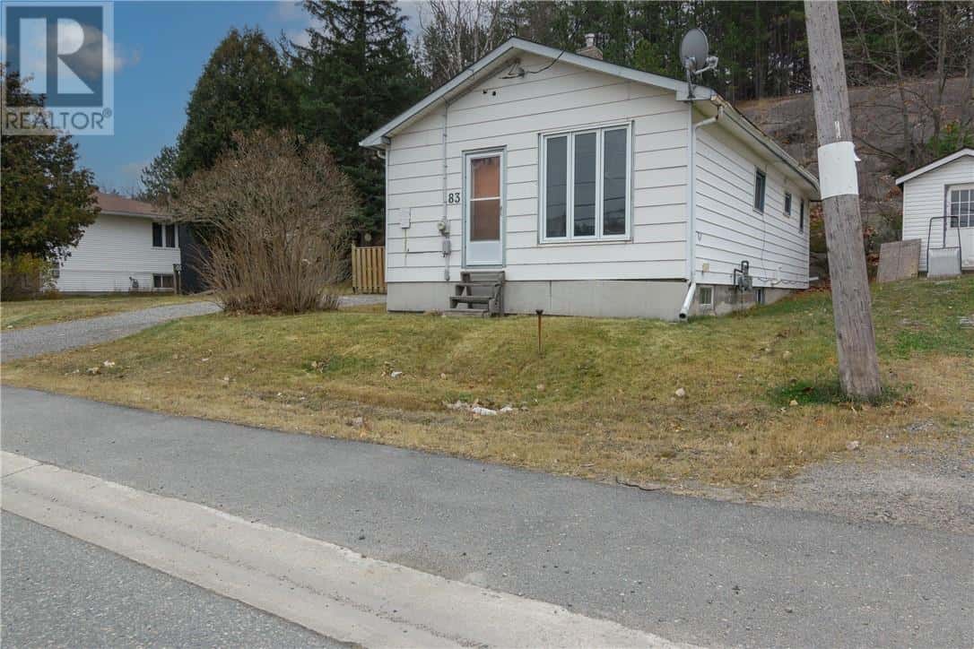 83 Hill Street — Wahnapitae, Ontario - Photo 4 of 29