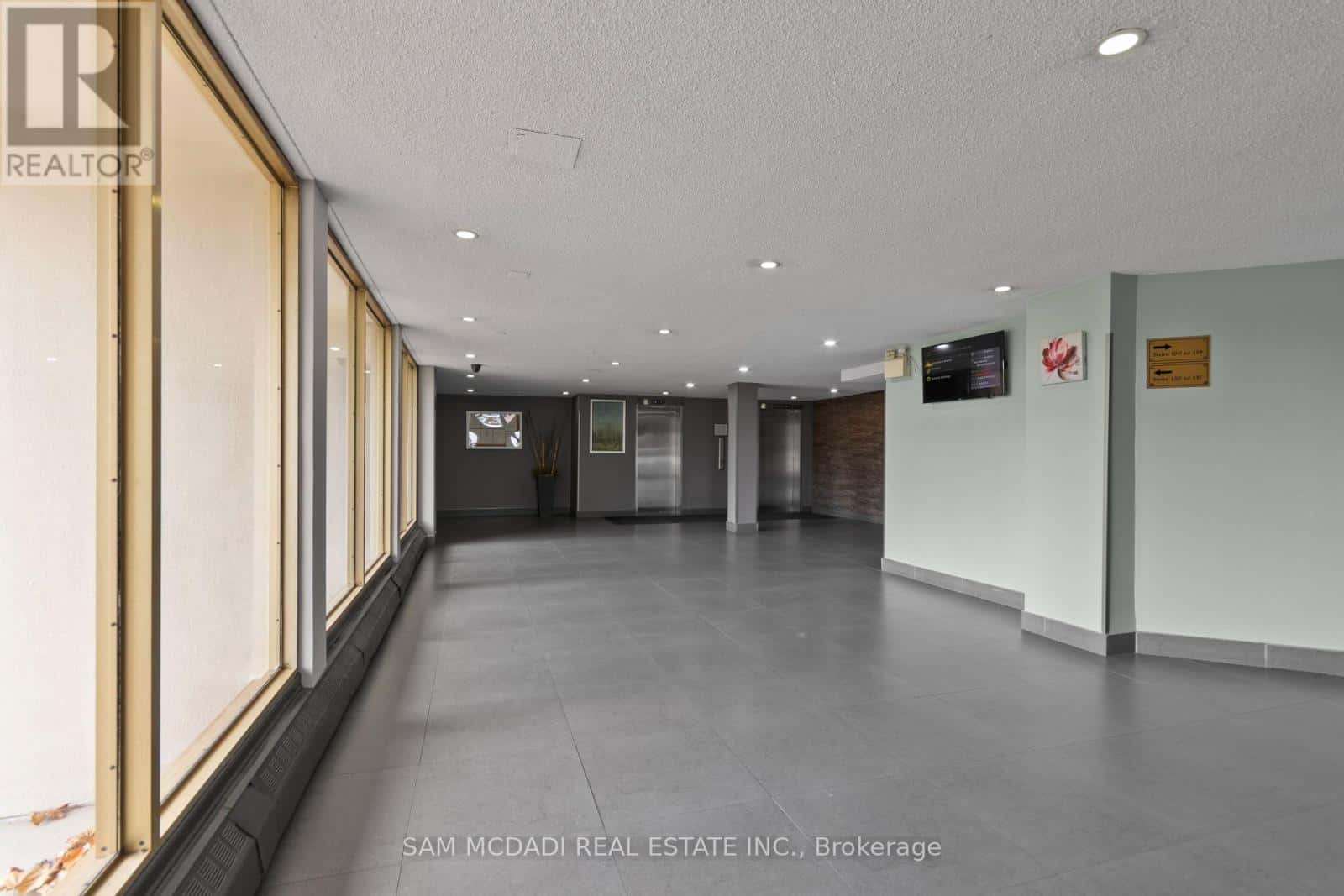 211 - 1050 STAINTON DRIVE — Mississauga (Erindale), Ontario - Photo 4 of 24