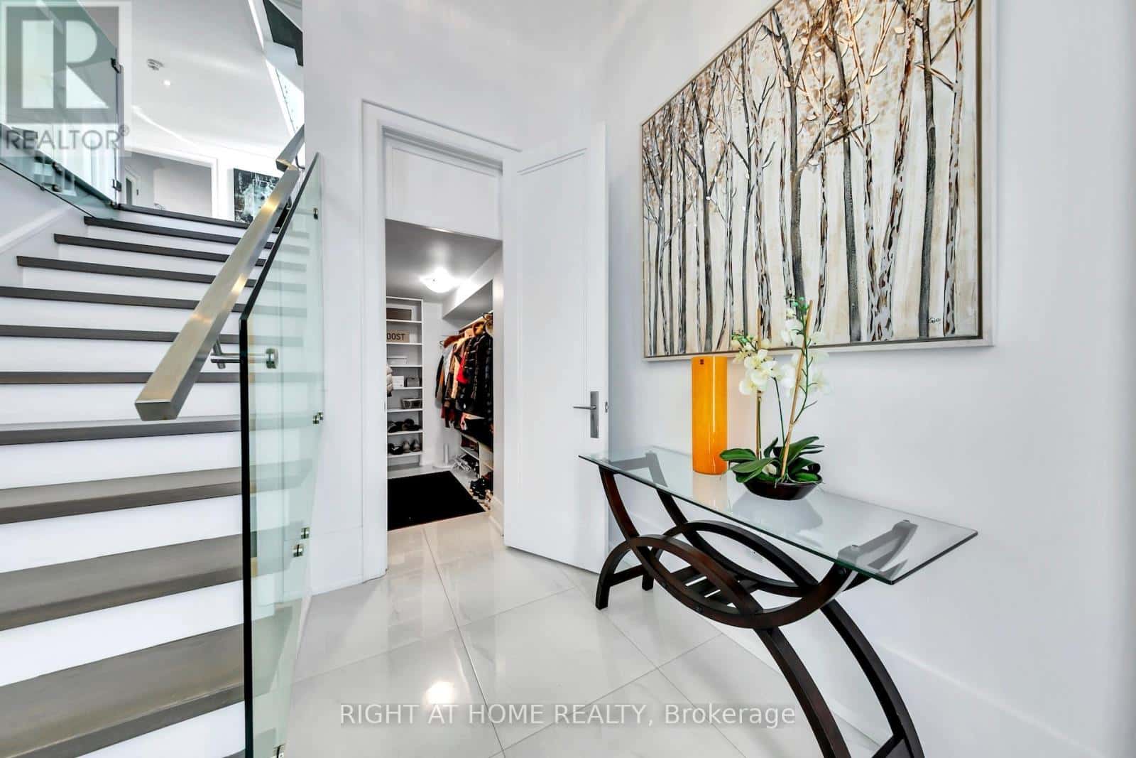 55A JAY STREET — Toronto (Maple Leaf), Ontario - Photo 4 of 51