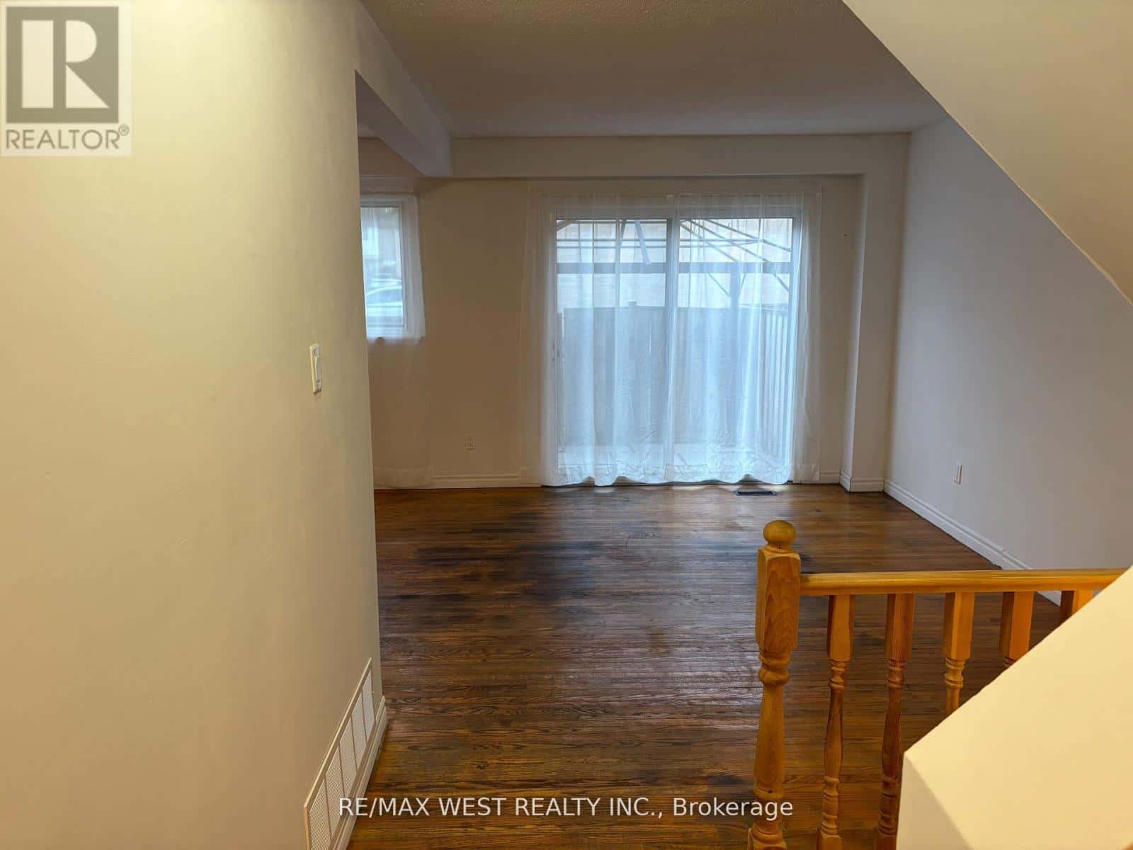 37 - 346 FLEETWOOD CRESCENT S — Brampton (Southgate), Ontario - Photo 2 of 11