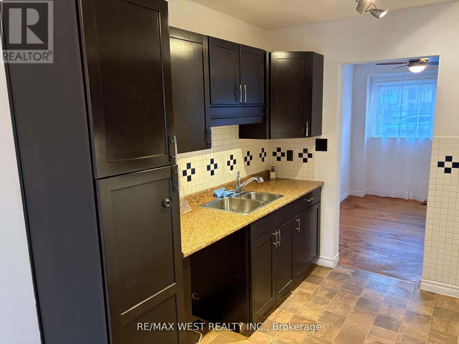 37 - 346 FLEETWOOD CRESCENT S — Brampton (Southgate), Ontario - Photo 3 of 11