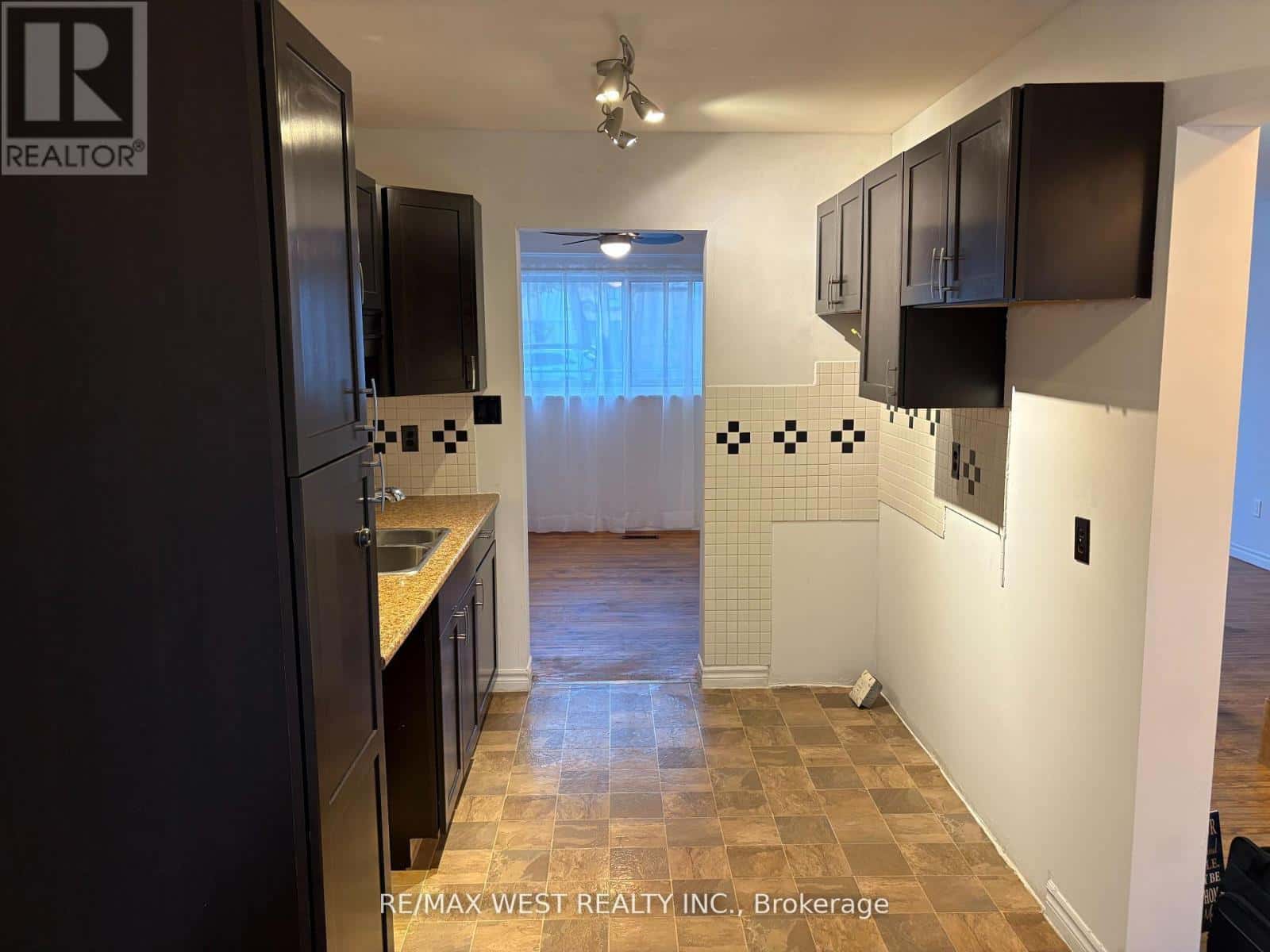 37 - 346 FLEETWOOD CRESCENT S — Brampton (Southgate), Ontario - Photo 4 of 11