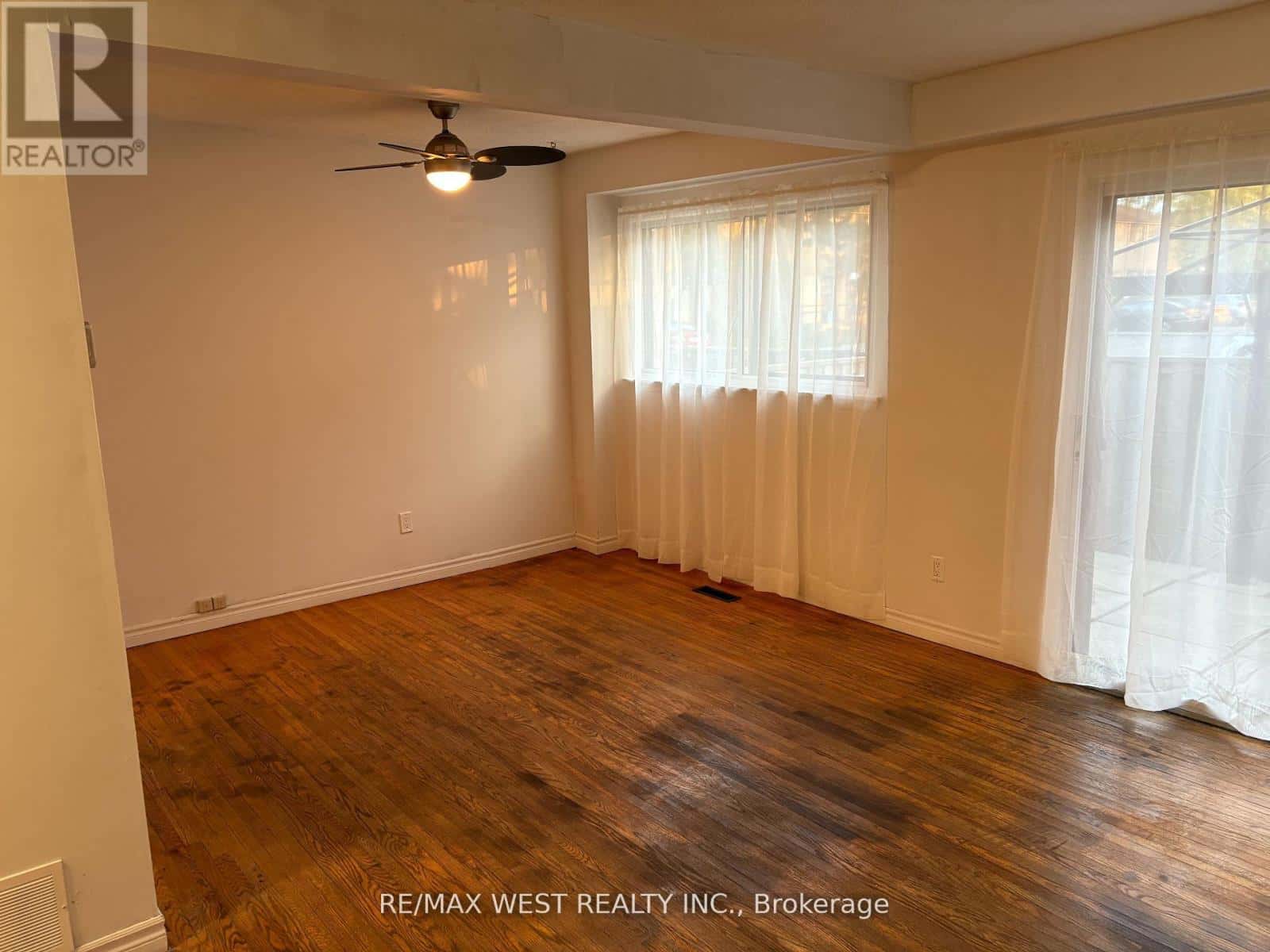 37 - 346 FLEETWOOD CRESCENT S — Brampton (Southgate), Ontario - Photo 5 of 11