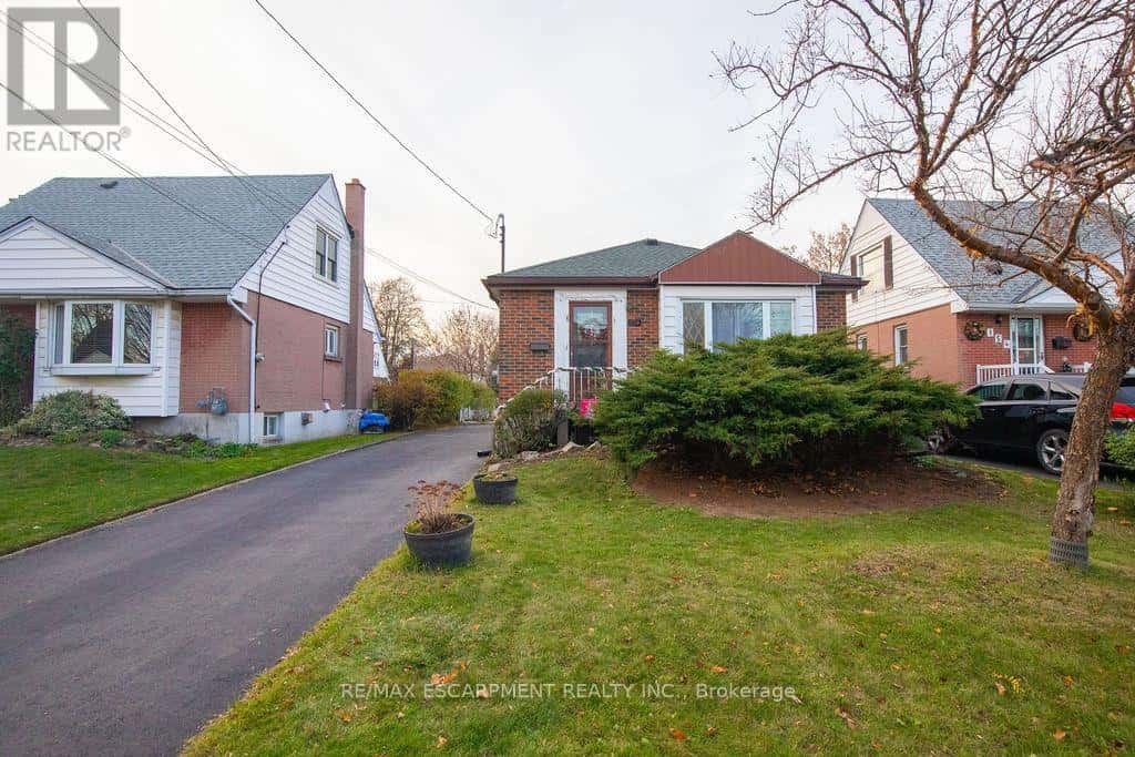 156 EAST 36TH STREET — Hamilton (Raleigh), Ontario - Photo 2 of 50