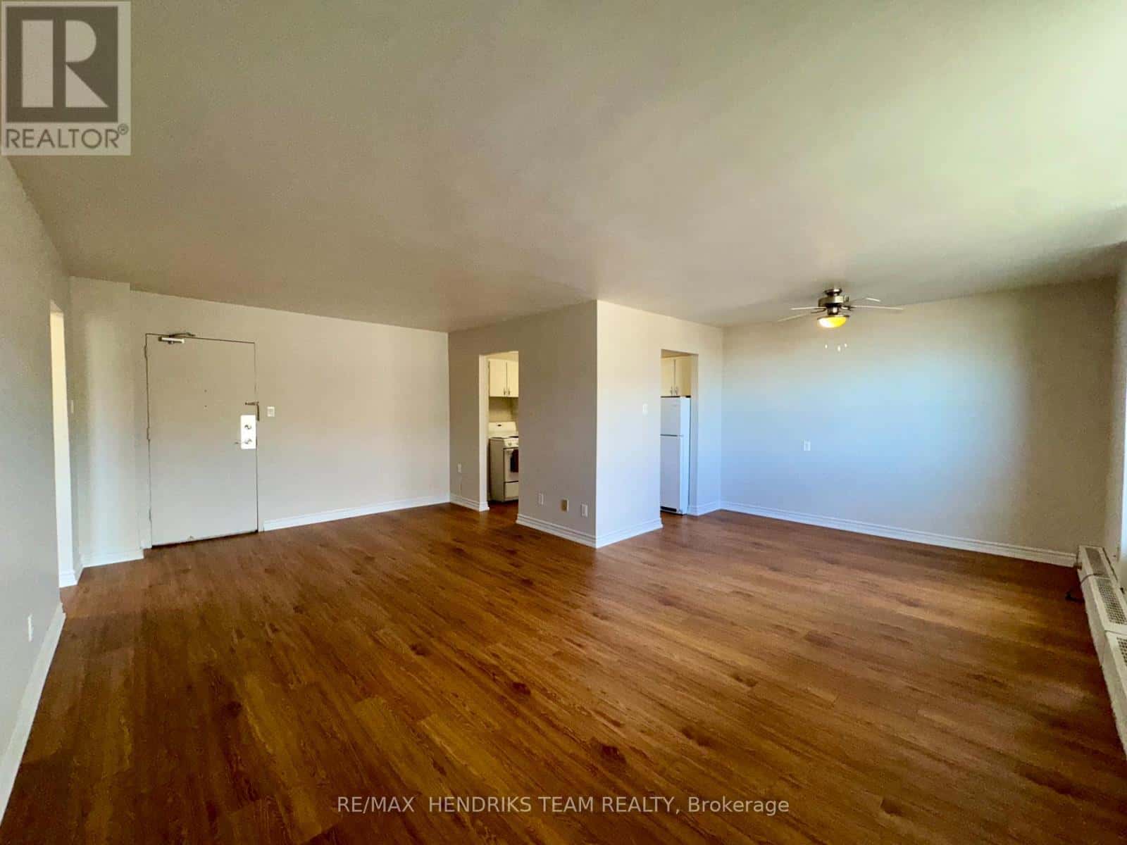 411 - 156 FITCH STREET — Welland (Prince Charles), Ontario - Photo 3 of 23