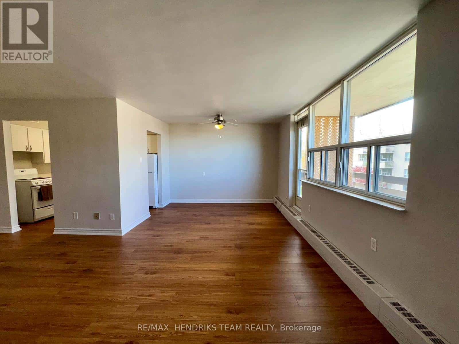 411 - 156 FITCH STREET — Welland (Prince Charles), Ontario - Photo 4 of 23