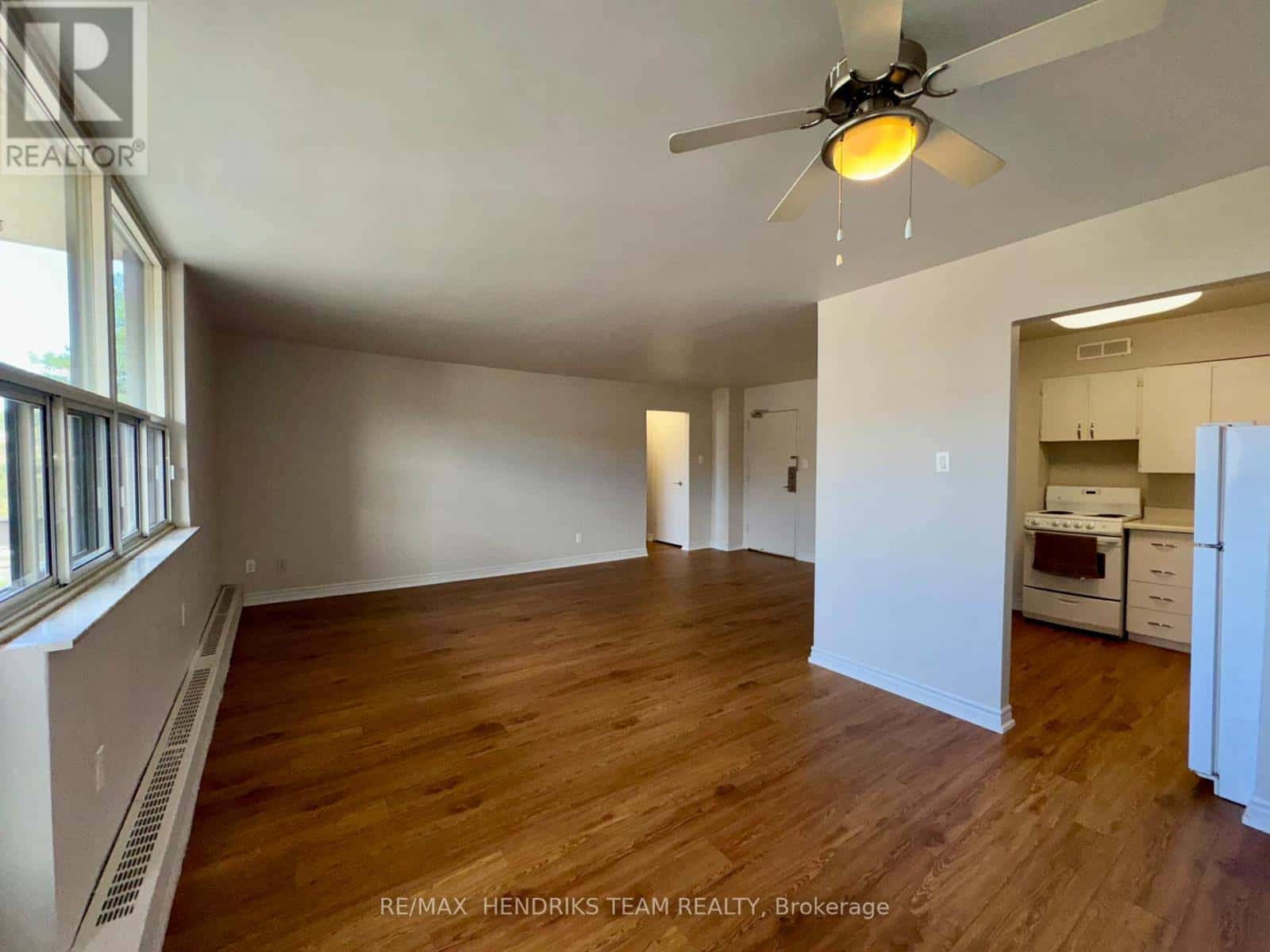 411 - 156 FITCH STREET — Welland (Prince Charles), Ontario - Photo 5 of 23