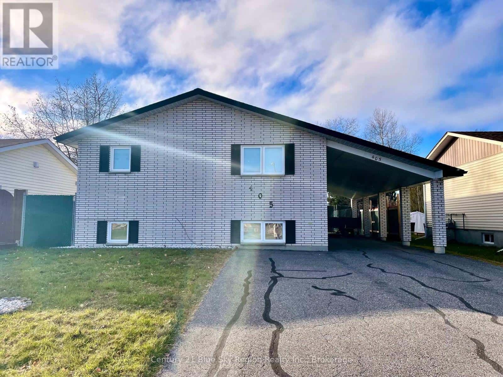 405 MAGEAU STREET — West Nipissing (Sturgeon Falls), Ontario - Photo 2 of 34