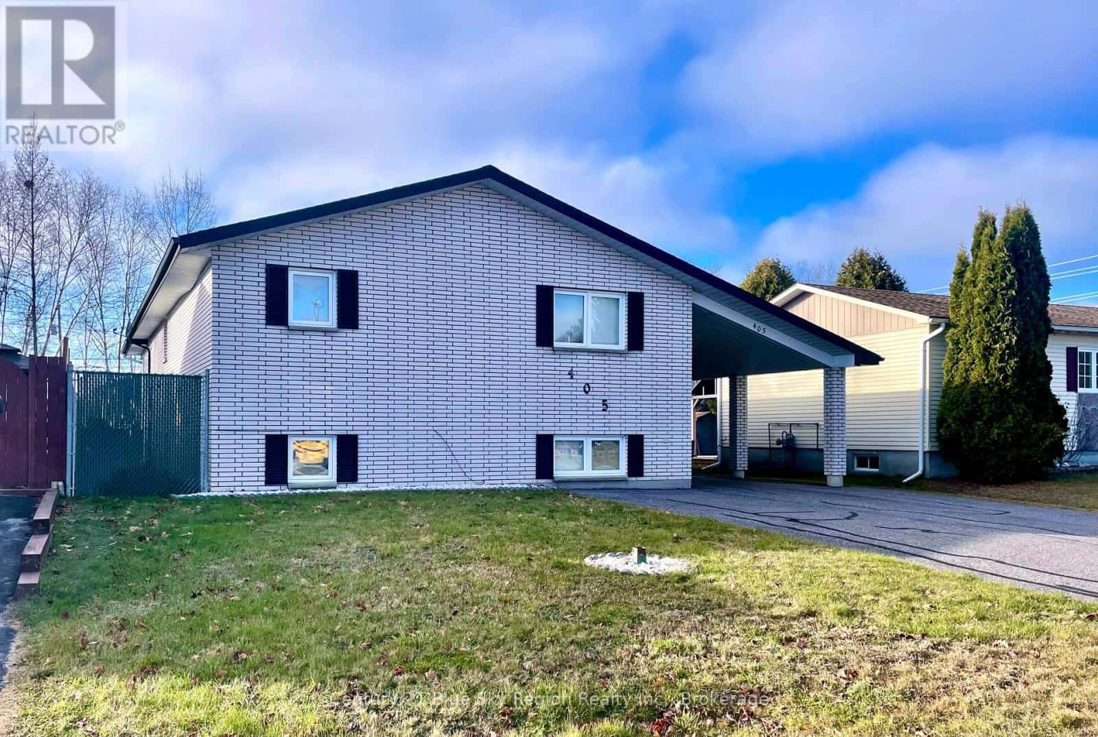 405 MAGEAU STREET — West Nipissing (Sturgeon Falls), Ontario - Photo 3 of 34