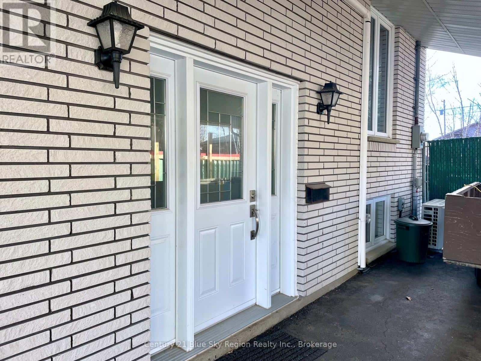 405 MAGEAU STREET — West Nipissing (Sturgeon Falls), Ontario - Photo 5 of 34