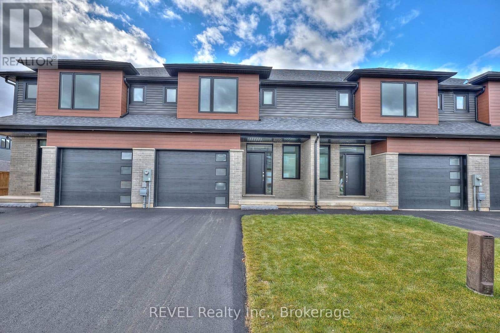 7445 MATTEO DRIVE - Photo 3 of 24, Niagara Falls (Brown), Ontario