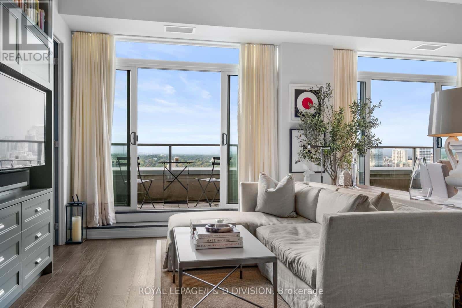 1908 - 111 ST CLAIR AVENUE W — Toronto (Yonge-St. Clair), Ontario - Photo 2 of 39